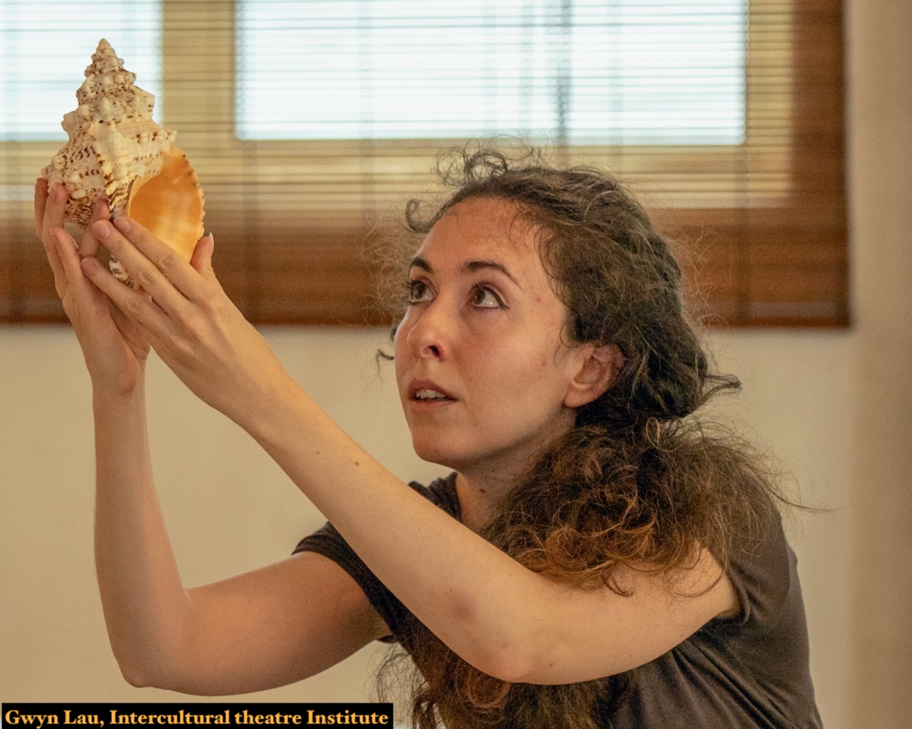 Image of Giorgia on stage holding long scarf