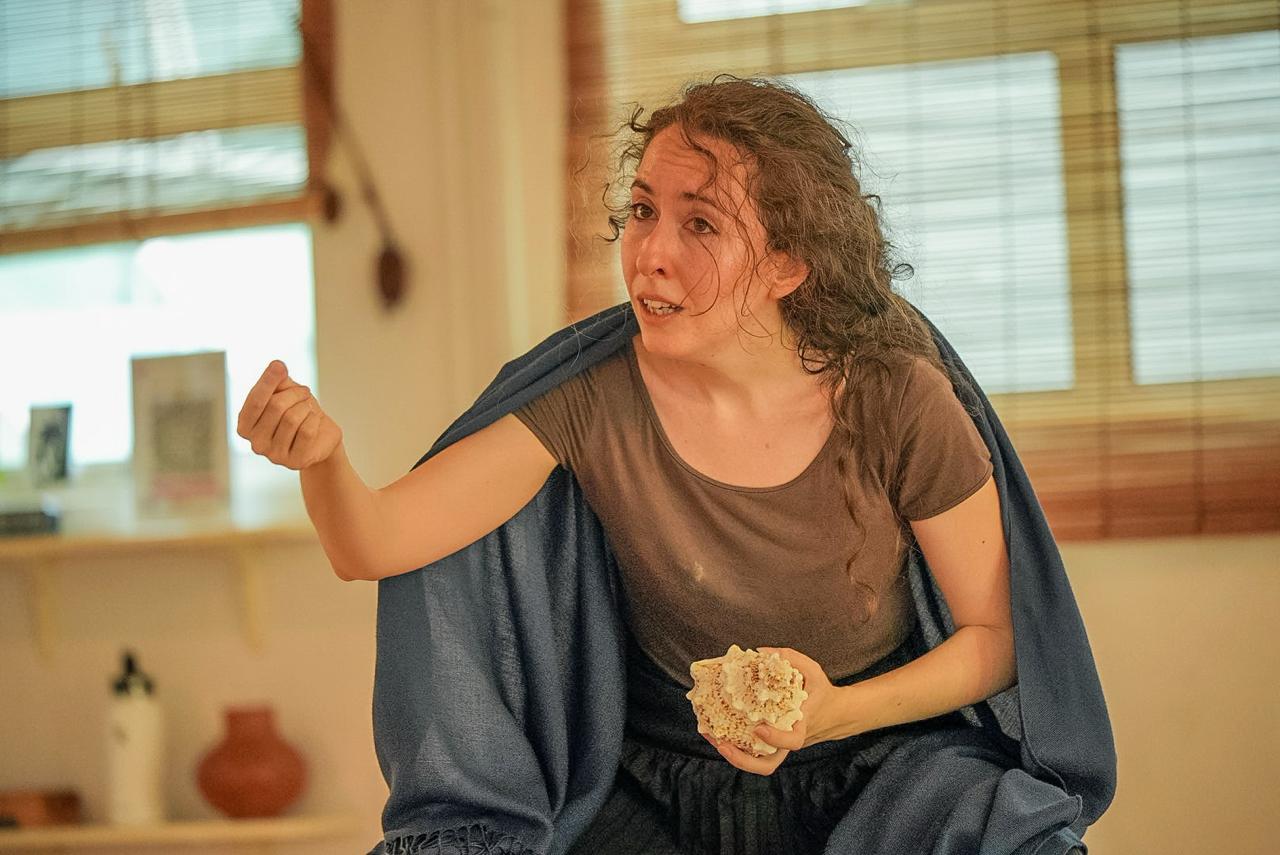 Giorgia on stage, crouched on chair